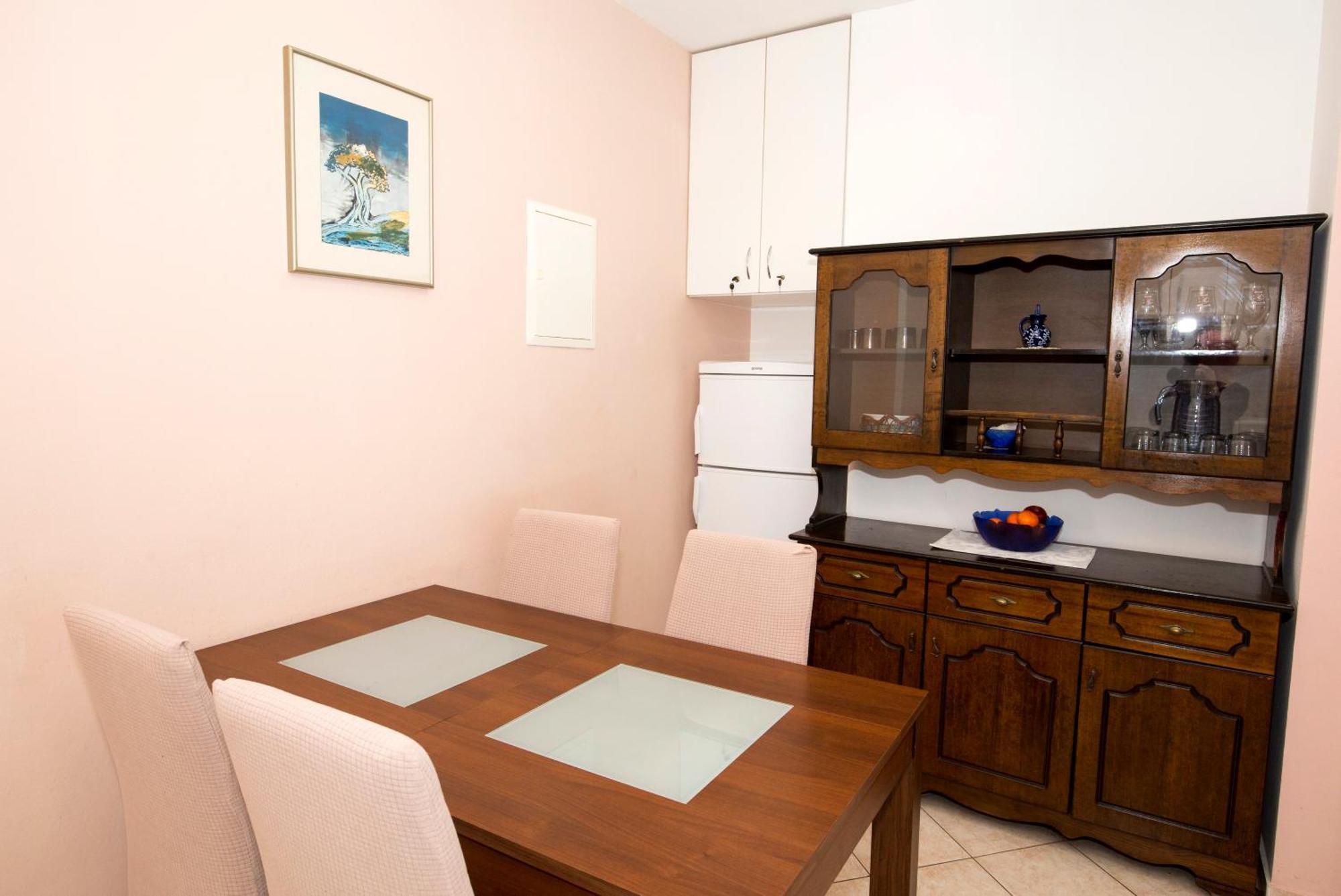 Apartman Roza 오미스 외부 사진