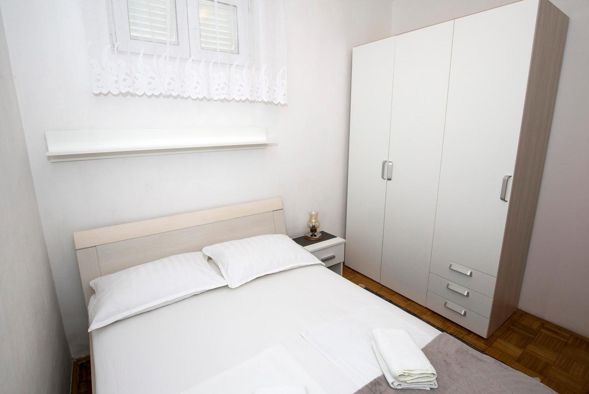 Apartman Roza 오미스 외부 사진