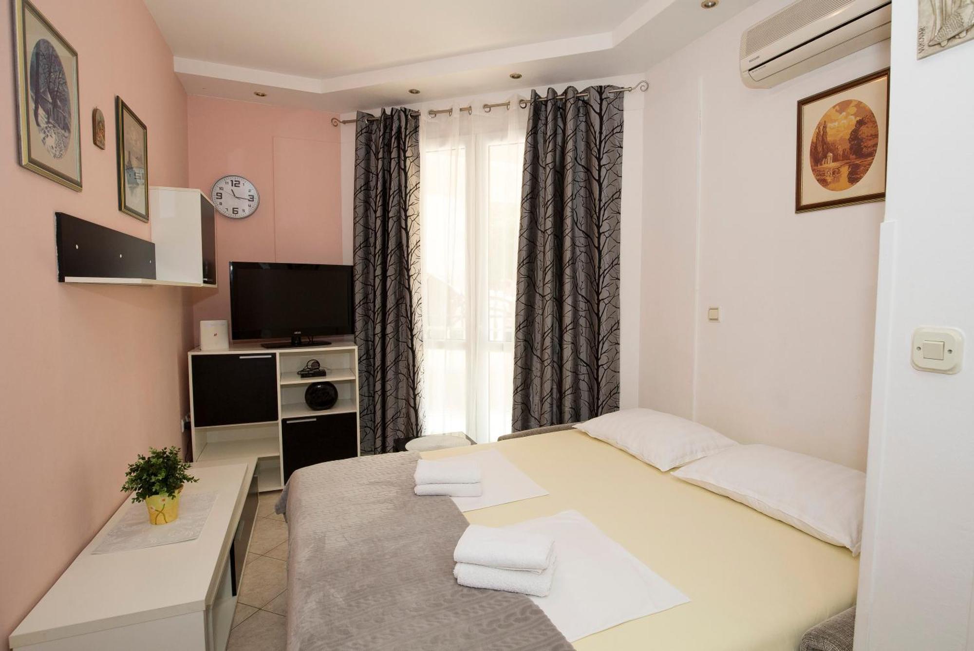 Apartman Roza 오미스 외부 사진